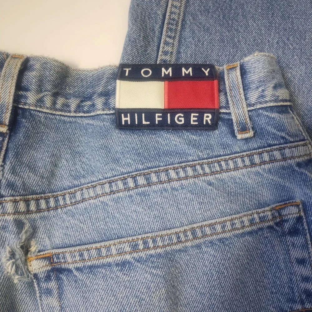 Vintage Tommy Hilfiger Jeans Mens 31x27 Straight Leg Thrashed Flag Logo 2000s